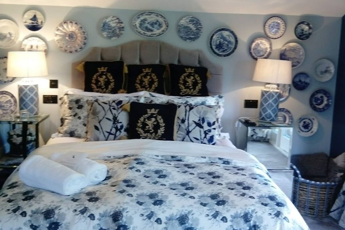 Phòng Suite Superior, 1 giường cỡ king, phù hợp cho người khuyết tật, quang cảnh vườn | Trang trí khác biệt, trang bị nội thất với thiết kế riêng biệt
