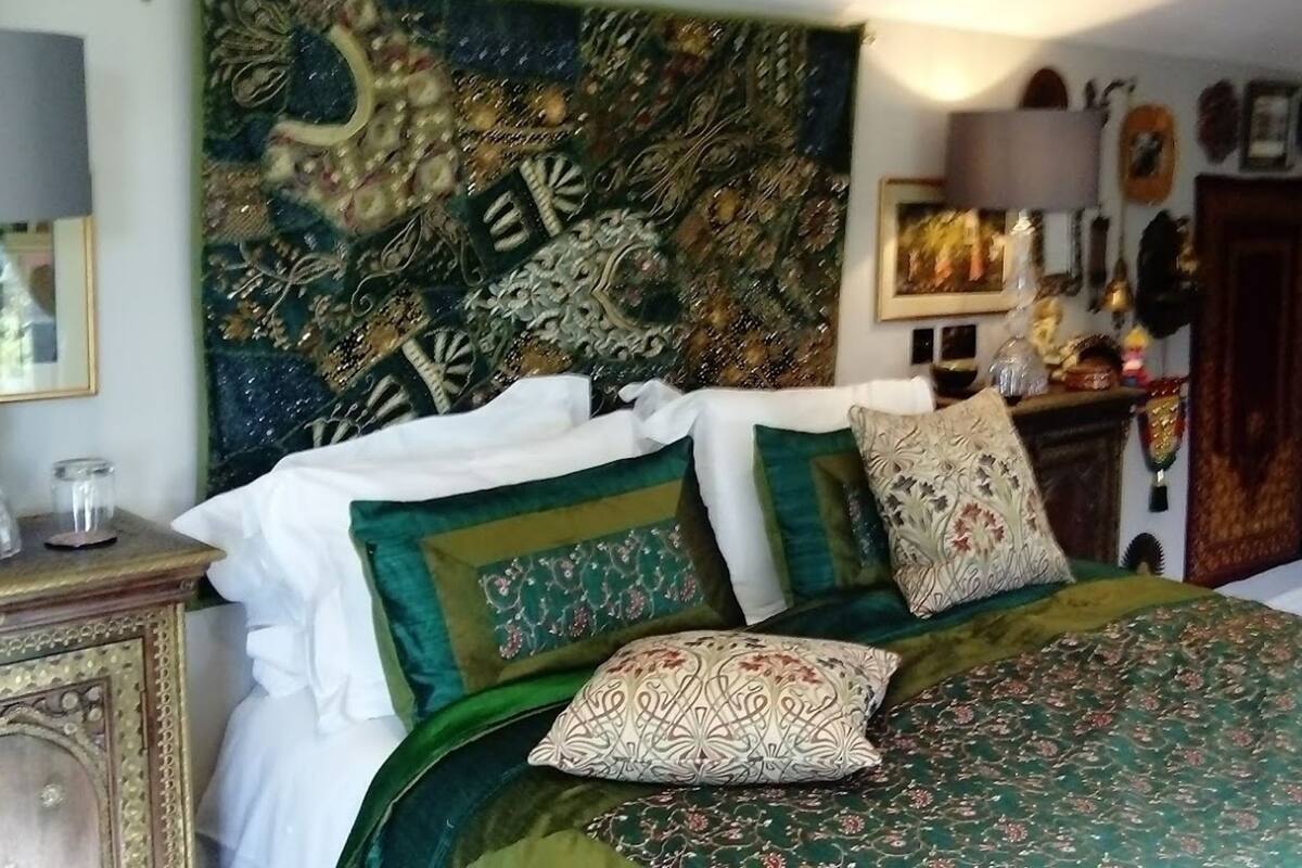 Individually decorated, individually furnished, soundproofing