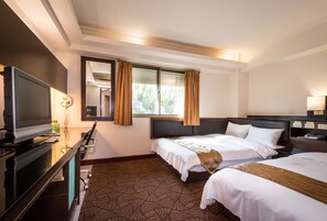 Standard Triple Room | Bathroom - The Enterpriser Hotel (Taichung)