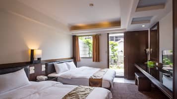 Superior Quadruple Room | Down duvets, individually decorated, blackout curtains