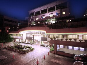 Front of property – evening/night - The Enterpriser Hotel (Taichung)