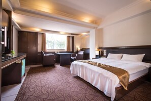Superior Double Room | Down comforters, individually decorated, blackout drapes - The Enterpriser Hotel (Taichung)