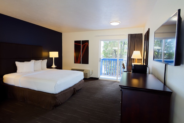 Deluxe Single Room | Free WiFi, bed sheets