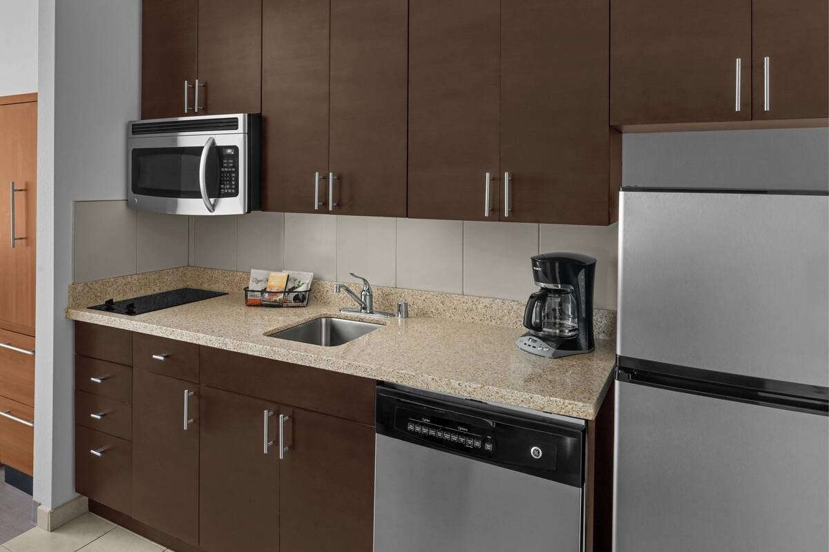 fridge, microwave, stovetop, dishwasher