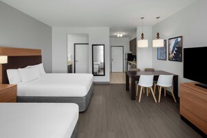 Studio, 2 Queen Beds | Hypo-allergenic bedding, down comforters, blackout drapes