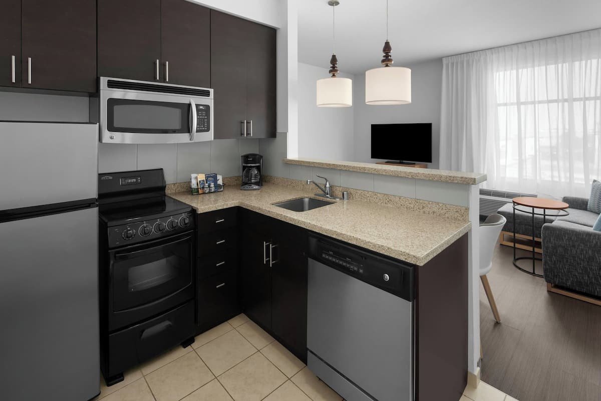 fridge, microwave, stovetop, dishwasher