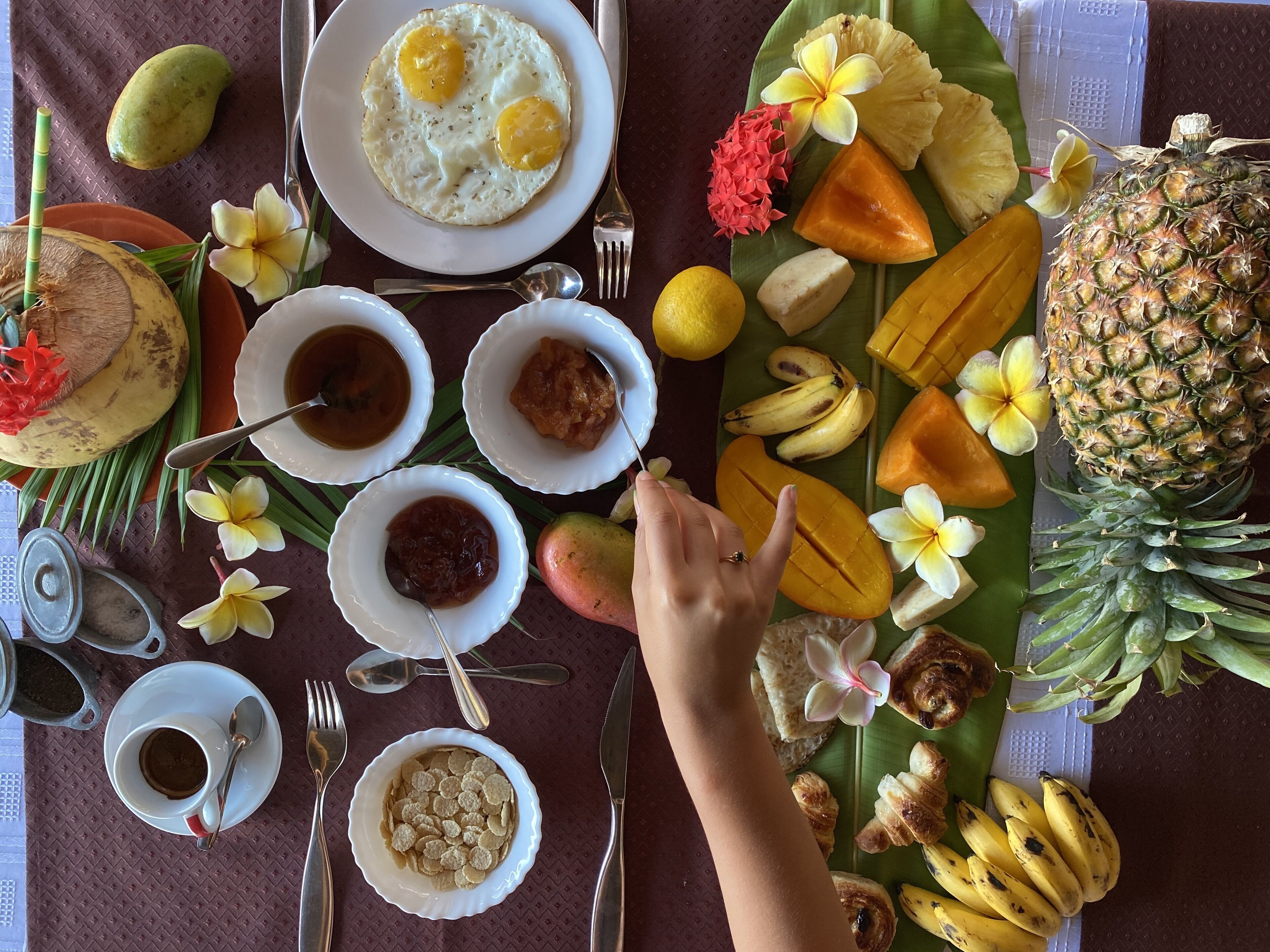 Sarapan prasmanan setiap hari dengan biaya tambahan