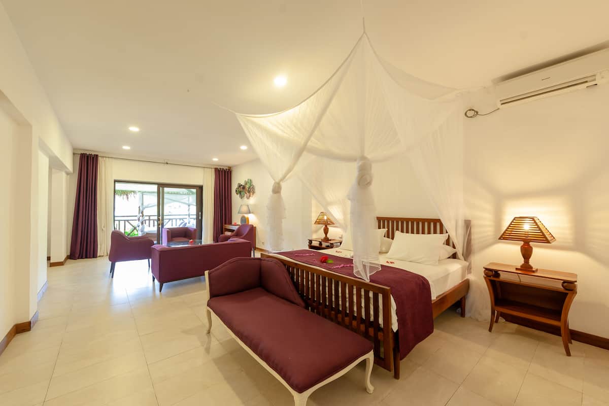 Executive Suite | 1 bedroom, Egyptian cotton sheets, premium bedding, down comforters