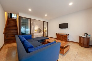 Signature Room | Living area | 12-inch flat-screen TV with cable channels, TV