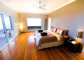 5 bedrooms, Egyptian cotton sheets, pillowtop beds