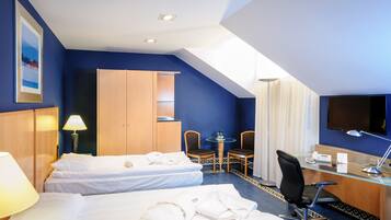 Meja kerja, setrika/meja setrika, Wi-Fi gratis, dan seprai linen