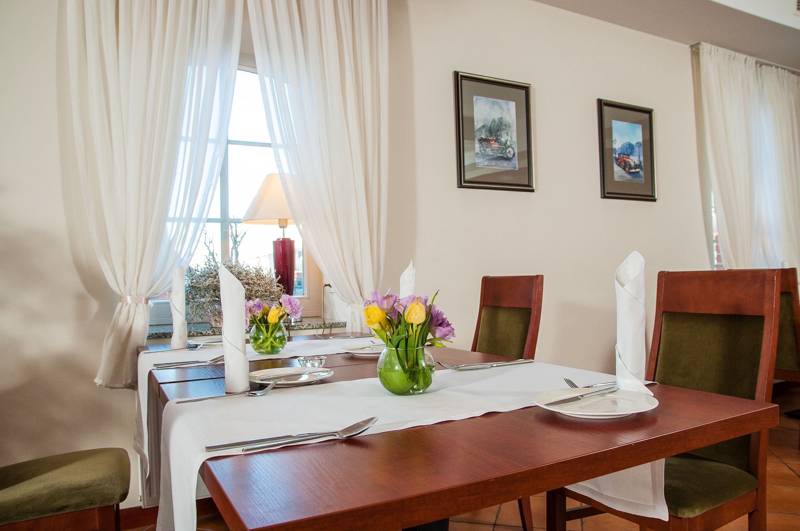 Lunch and dinner served, Modern European cuisine