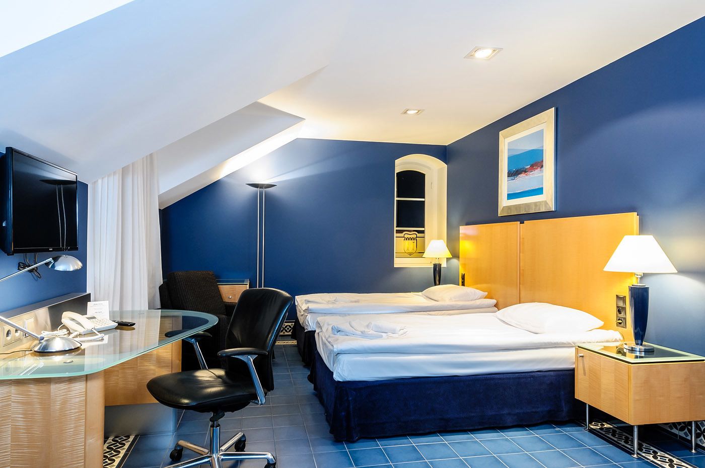 deluxe twin room | desk, iron/ironing board, free wifi, bed sheets