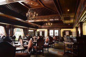 5 restaurants, breakfast, lunch, dinner served; Chinese cuisine - Hotel Annapurna (Kathmandu)