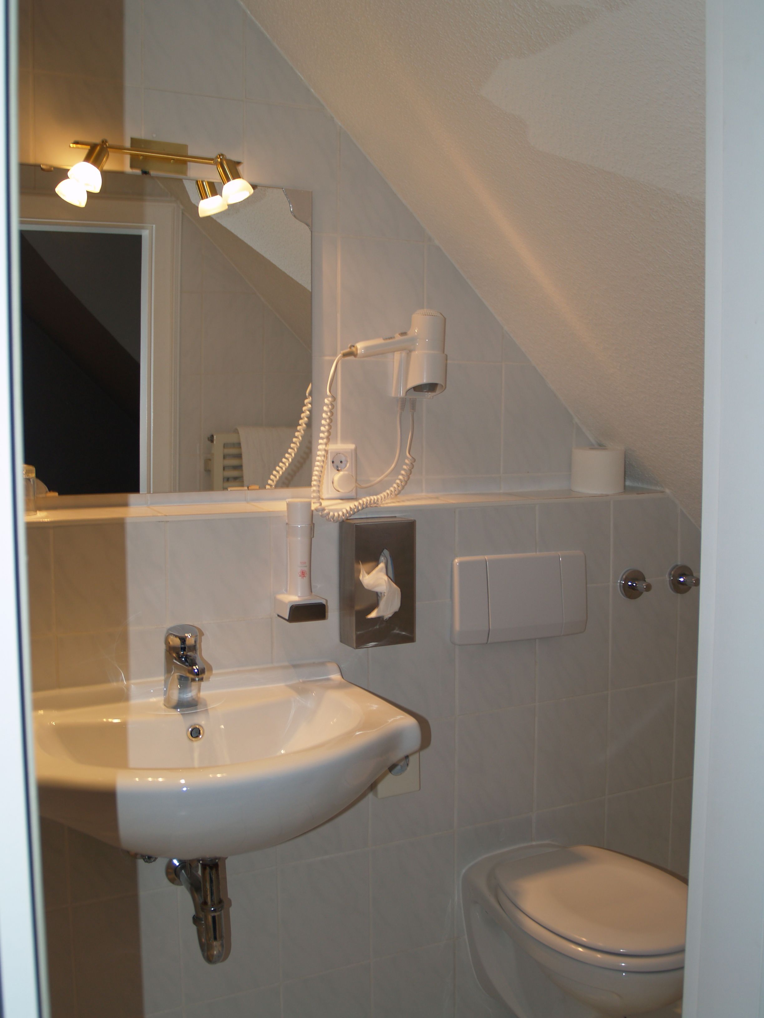 double room | bathroom | free toiletries, hair dryer, towels