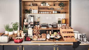 Desayuno buffet diario (EUR 19.00 por persona)