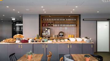 Daily buffet breakfast (EUR 19.00 per person)