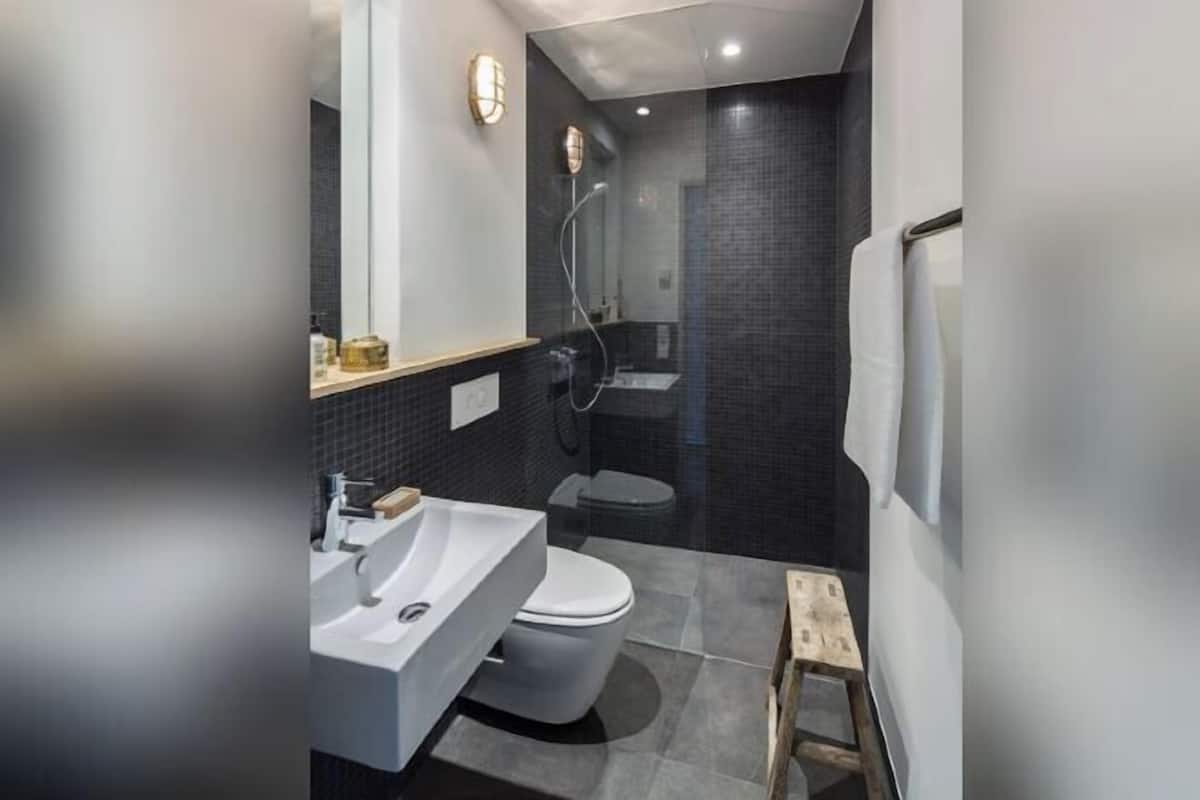 Bad | Dusj, toalettartikler (inkludert), hårføner og håndklær