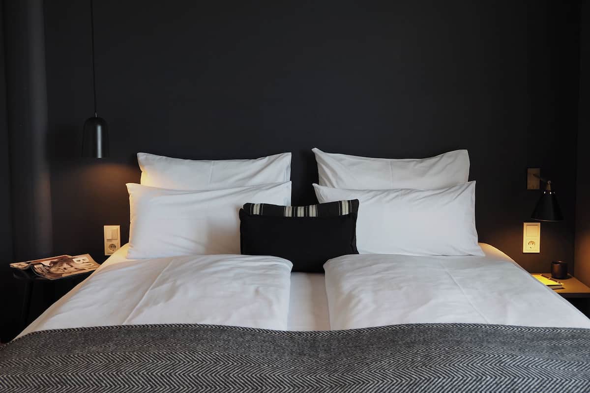 Ropa de cama hipoalergénica y escritorio