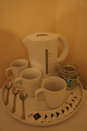 Coffee and/or coffee maker - Sapphire Hotel (London)