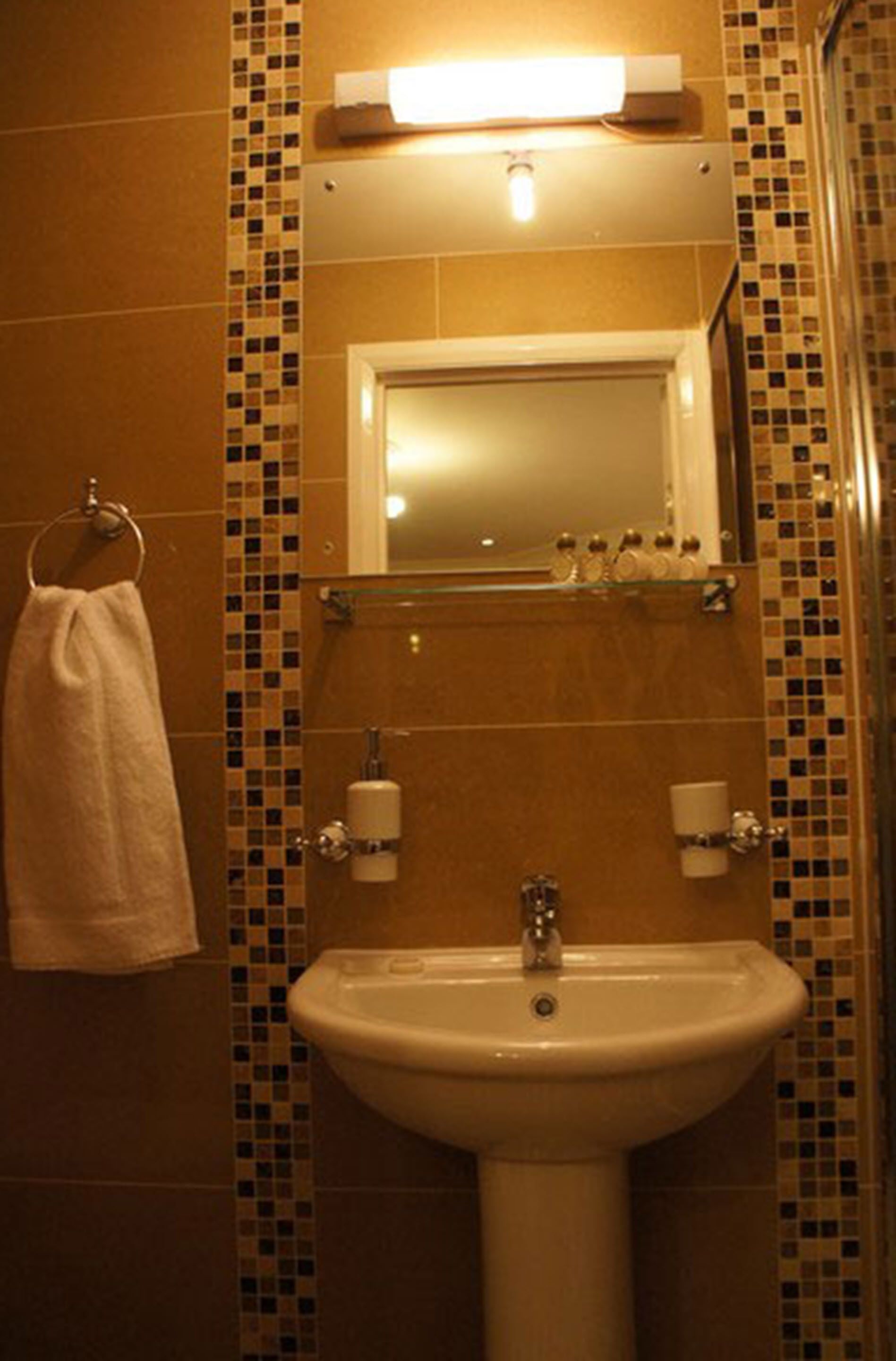 Photo - Sapphire Hotel London