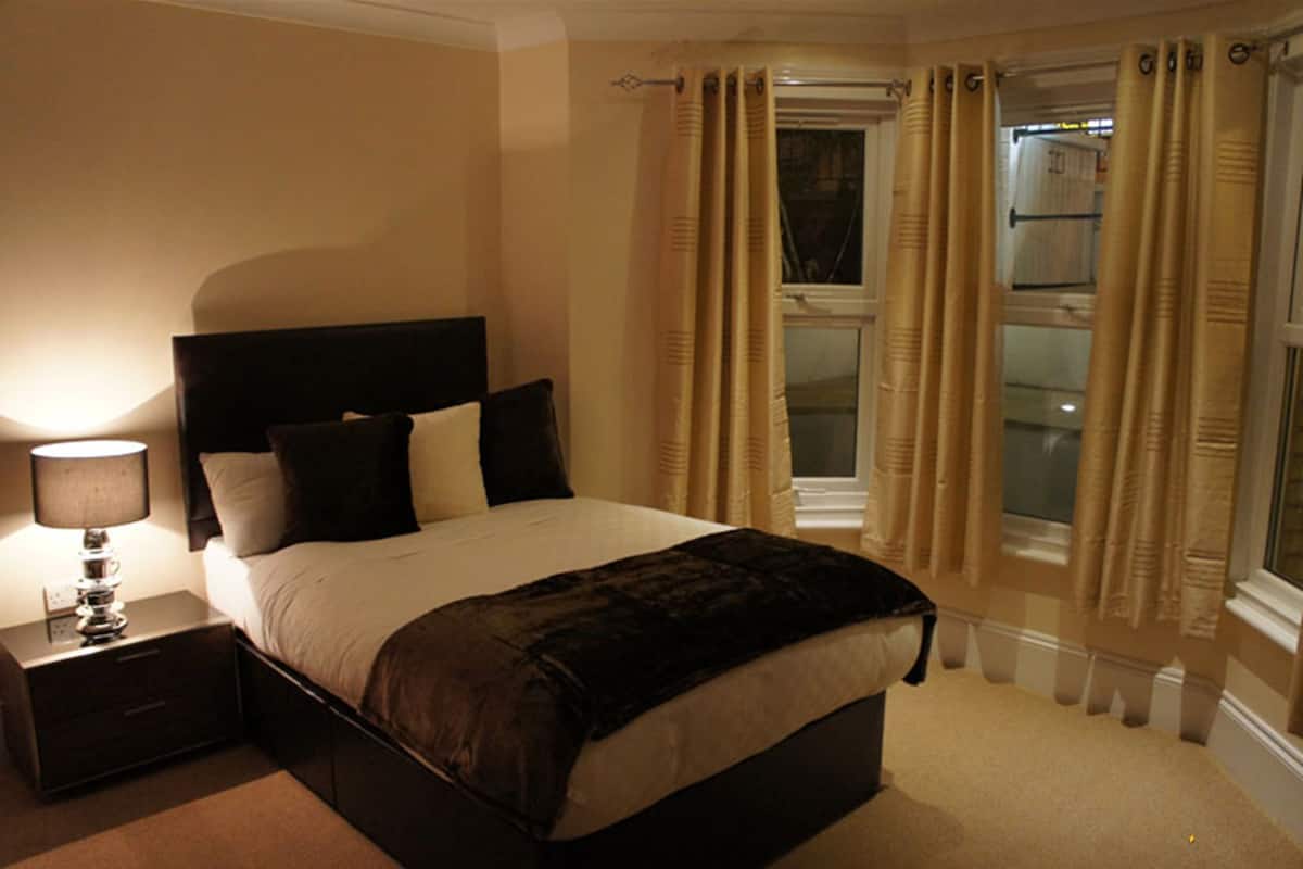 Chambre Double, salle de bains privée | Coffres-forts dans les chambres, bureau, chambres insonorisées