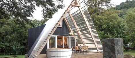 Superior-mökki, 3 makuuhuonetta (5 Adults) | Ylelliset vuodevaatteet, untuvapeitot, minibaari