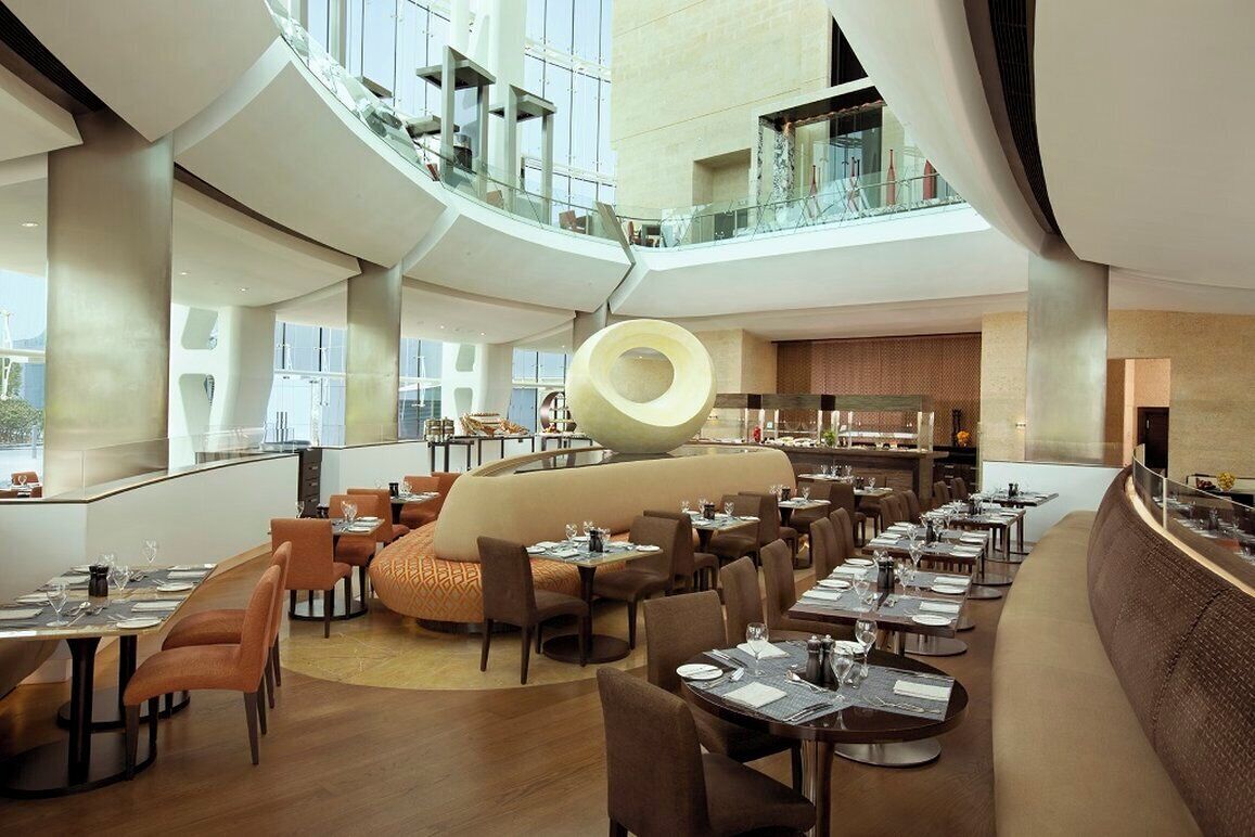 3 restaurants; breakfast, lunch and dinner served 