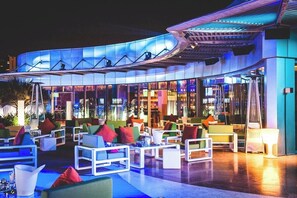 3 restaurants, breakfast, lunch, dinner served; international cuisine - Millennium Al Rawdah Hotel (Abu Dhabi)