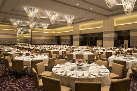 Millennium Al Rawdah Hotel - Image 25