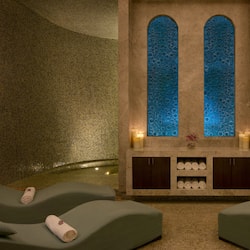 Couples treatment room(s), sauna, hot tub, steam room