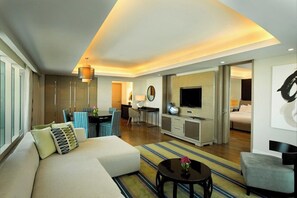 40-inch flat-screen TV with satellite channels, TV - Millennium Al Rawdah Hotel (Abu Dhabi)