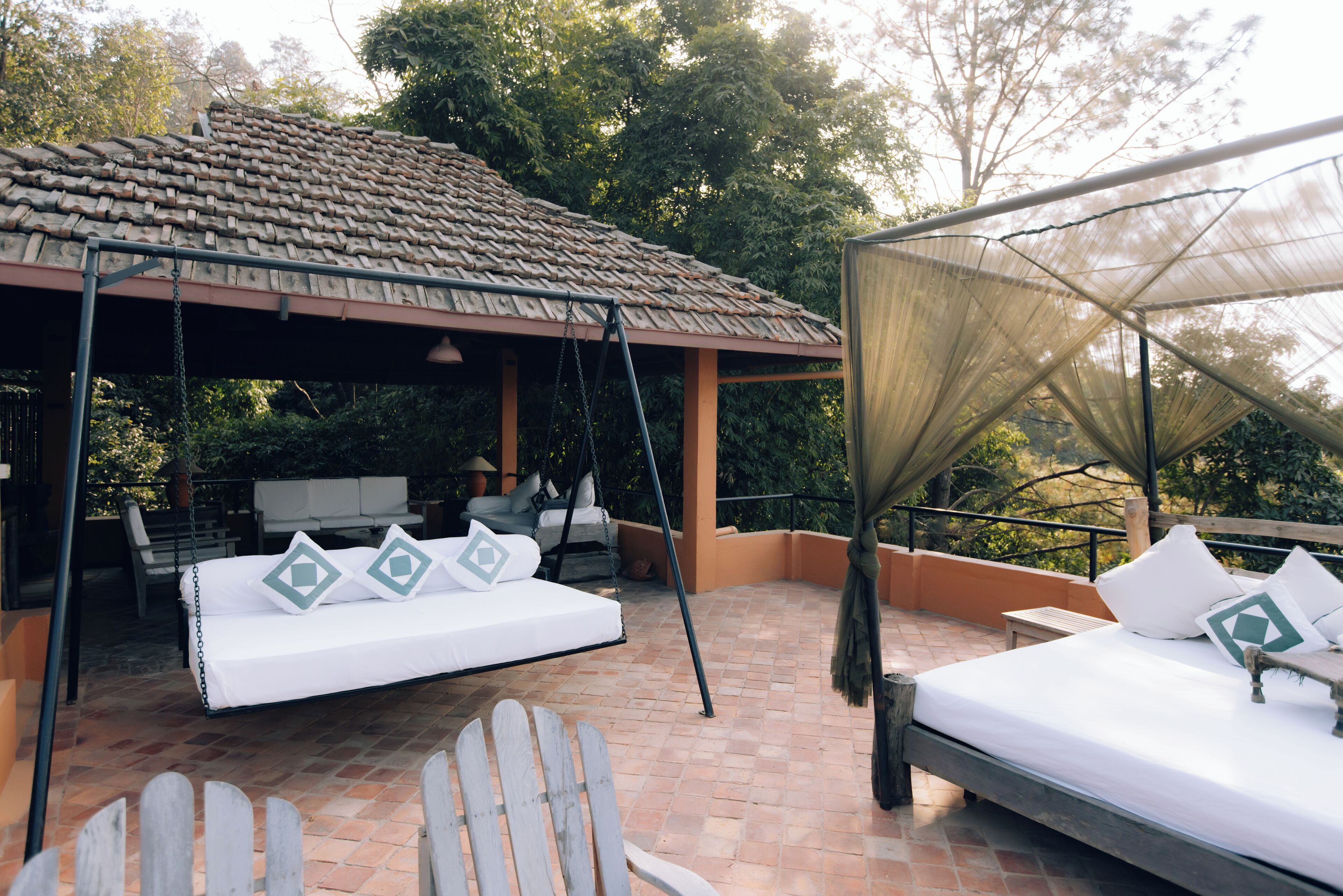 ميني بار وخزنة داخل الغرفة وطراز فريد لكل وحدة ومكتب