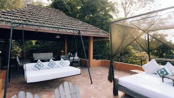 套房 | 迷你吧、客房內保險箱、布置獨特、書桌