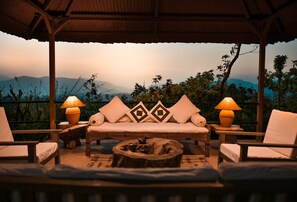 Terrace/patio - Dwarika's Sanctuary - A Himalayan Wellness Retreat (Dhulikhel)
