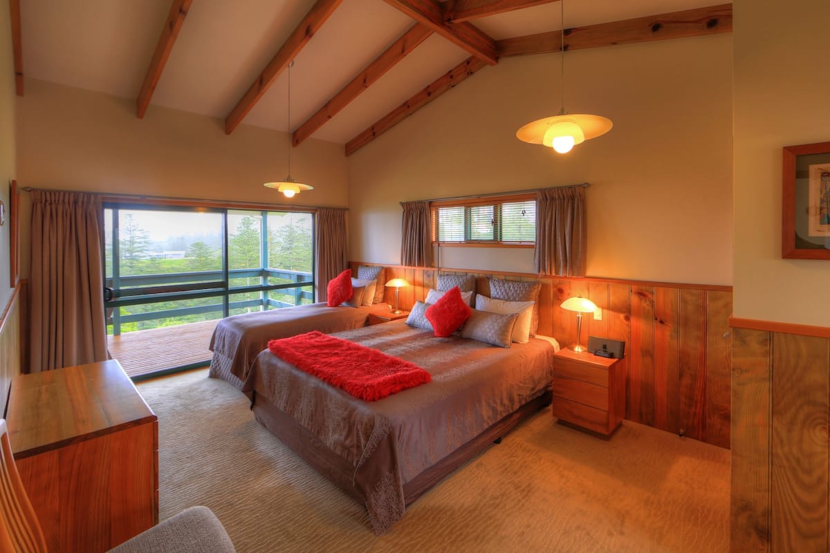 Appartamento panoramico, 2 camere da letto, balcone, vista oceano | Materassi Tempur-Pedic, insonorizzazione, ferro/asse da stiro