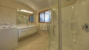 Panoramic Apartment, 1 Bedroom, Balcony, Ocean View | Bathroom