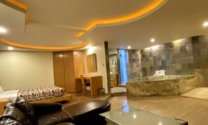 Chambre Junior | Salle de bain | Douche, sèche-cheveux, serviettes fournies