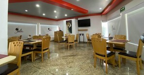 Breakfast, lunch, dinner served; international cuisine  - Hotel Lord - Adults Only (Mexico City)