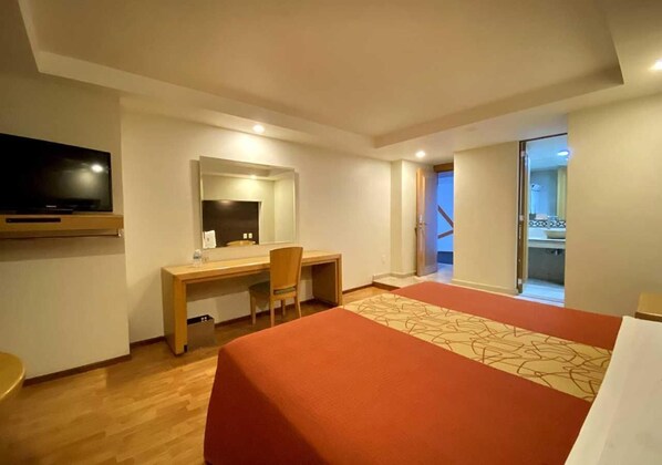 In-room safe, desk, soundproofing, free WiFi - Hotel Lord - Adults Only (Mexico City)