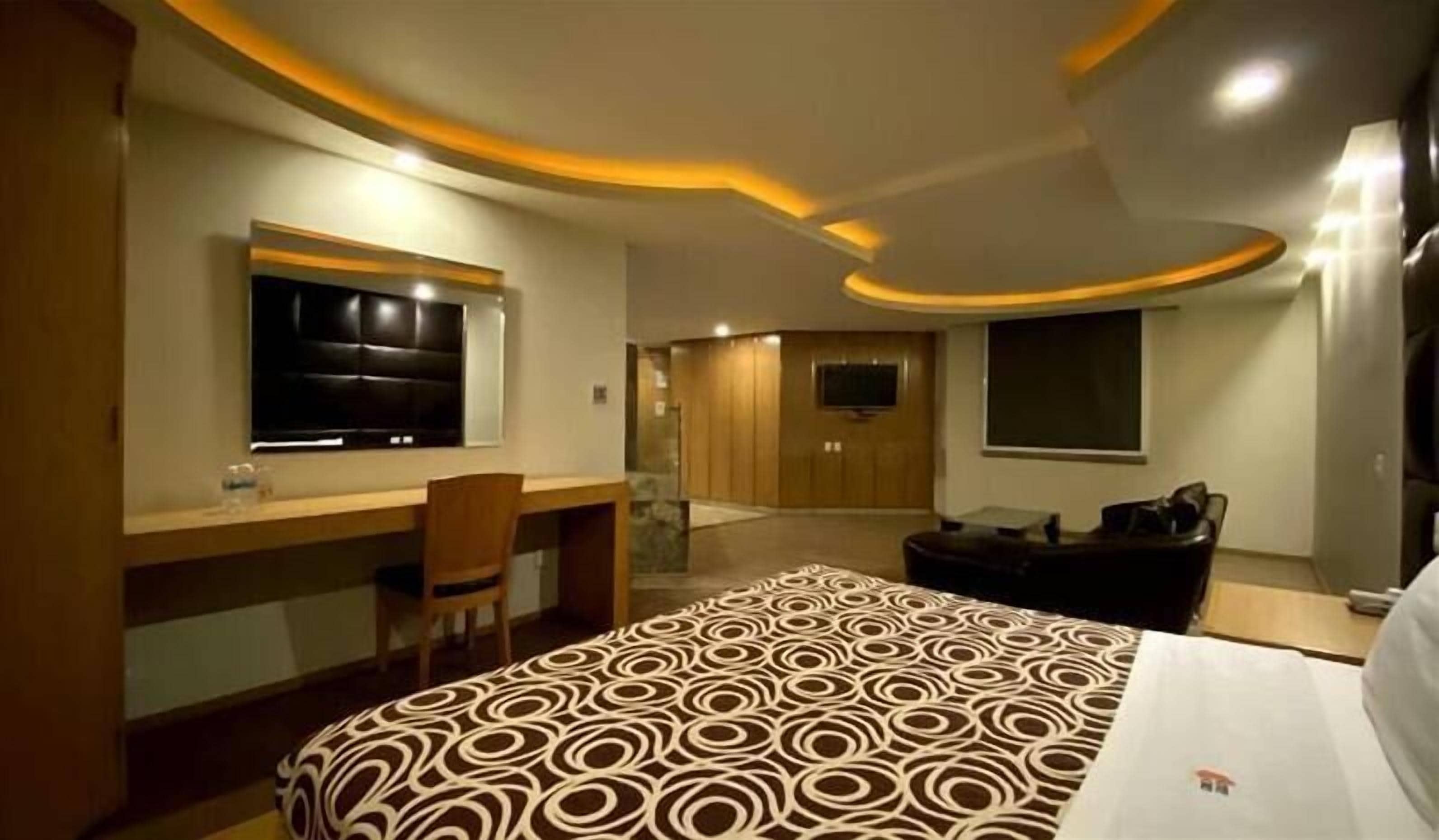 Quarto júnior | Cofres nos quartos, escrivaninha, quartos à prova de som