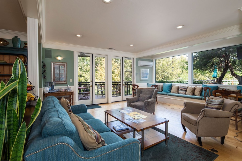 Inn Above Oak Creek by null