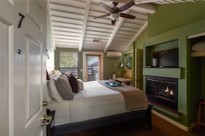 Pillowtop beds, individually decorated, individually furnished - The Inn Above Oak Creek (Sedona)