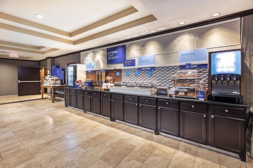 Holiday Inn Express & Suites Floresville by IHG