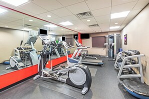 A gym with treadmills, elliptical machines, and weight equipment. - Holiday Inn Express & Suites Floresville by IHG (Floresville)