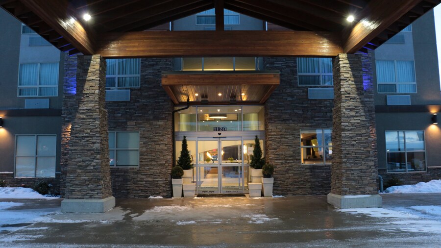 Holiday Inn Express Golden-Kicking Horse by IHG