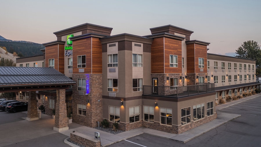 Holiday Inn Express Golden-Kicking Horse by IHG