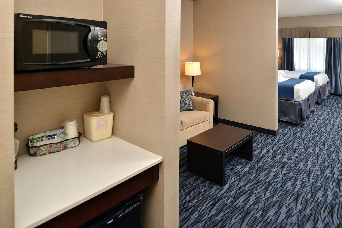 In-room safe, desk, iron/ironing board, free cribs/infant beds