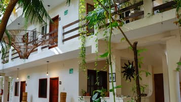 Quarto casal superior, 2 camas de casal | Terraço/pátio