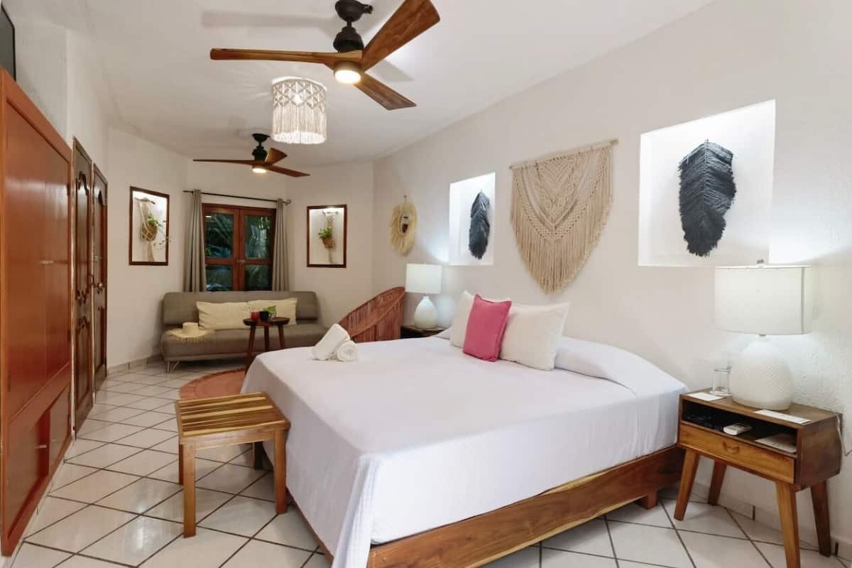 Junior-Suite, 1 King-Bett | Zimmersafe, Schreibtisch, Bügeleisen/Bügelbrett, kostenloses WLAN